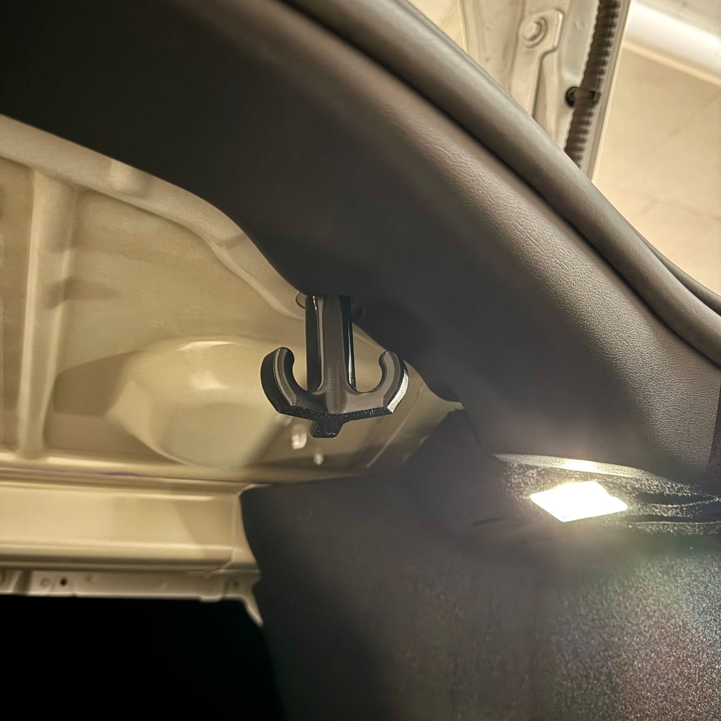 Tesla Model 3 Kofferraum Hacken